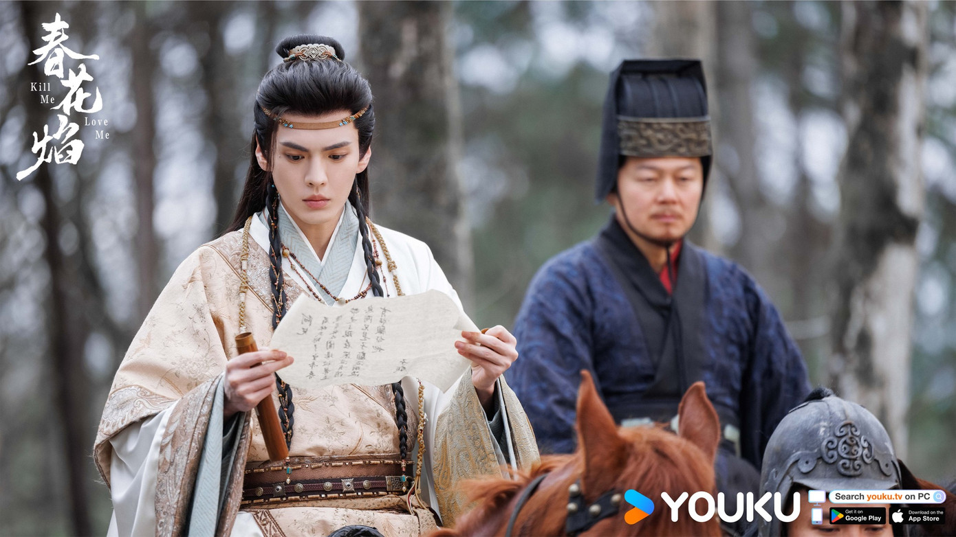 Tất Văn Quân với vai Việt Tần thiếu thuyết phục người xem vì ánh mắt không biểu đạt được nhiều cảm xúc, dù là cảnh vui, tức giận hay đau buồn đều không có nhiều thay đổi. Tất Văn Quân với vai Việt Tần thiếu thuyết phục người xem vì ánh mắt không biểu đạt được nhiều cảm xúc, dù là cảnh vui, tức giận hay đau buồn đều không có nhiều thay đổi.