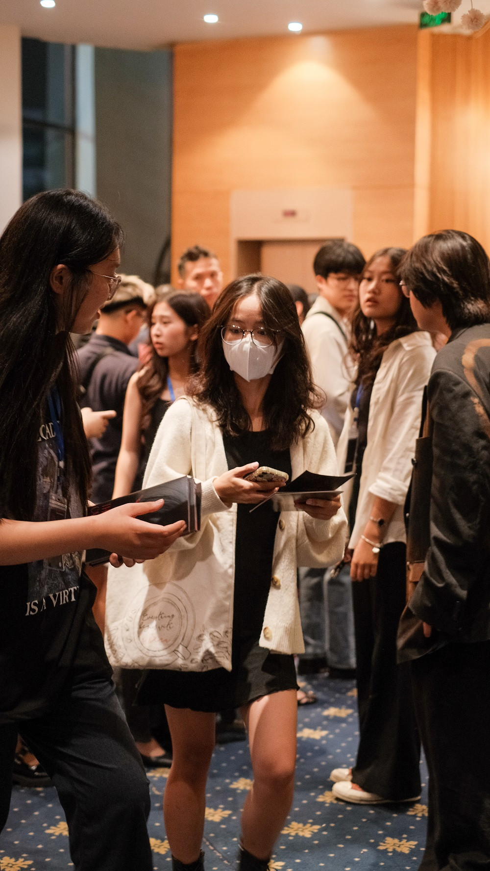 Khoảng 500 khán giả bao gồm teen và khách mời có mặt tại Song Viễn.