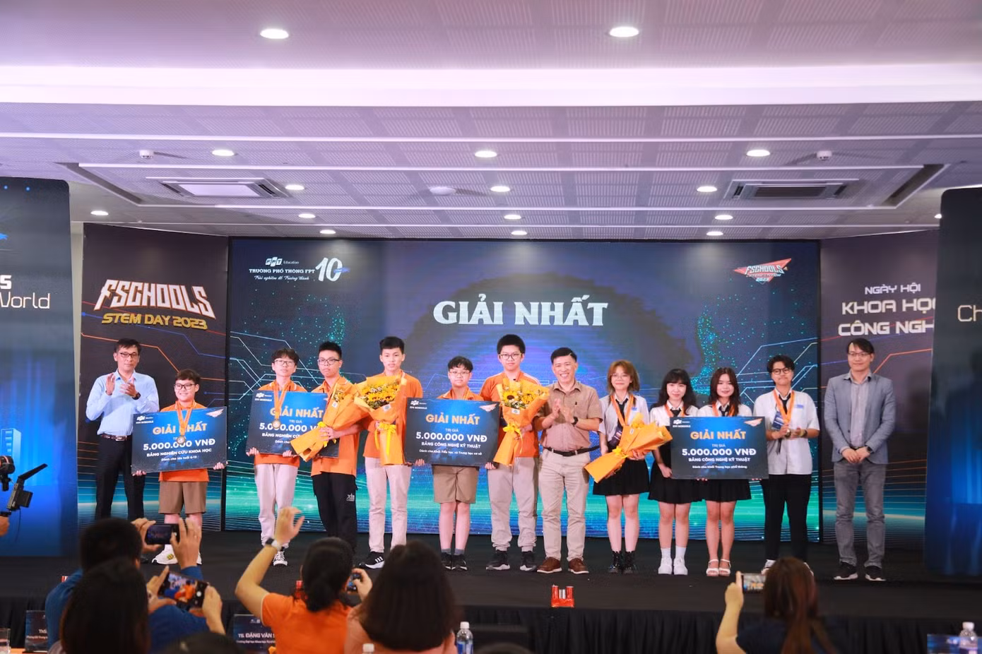 Cuộc thi năm nay được chia làm 2 bảng đấu, mỗi bảng có 2 nhóm thí sinh
