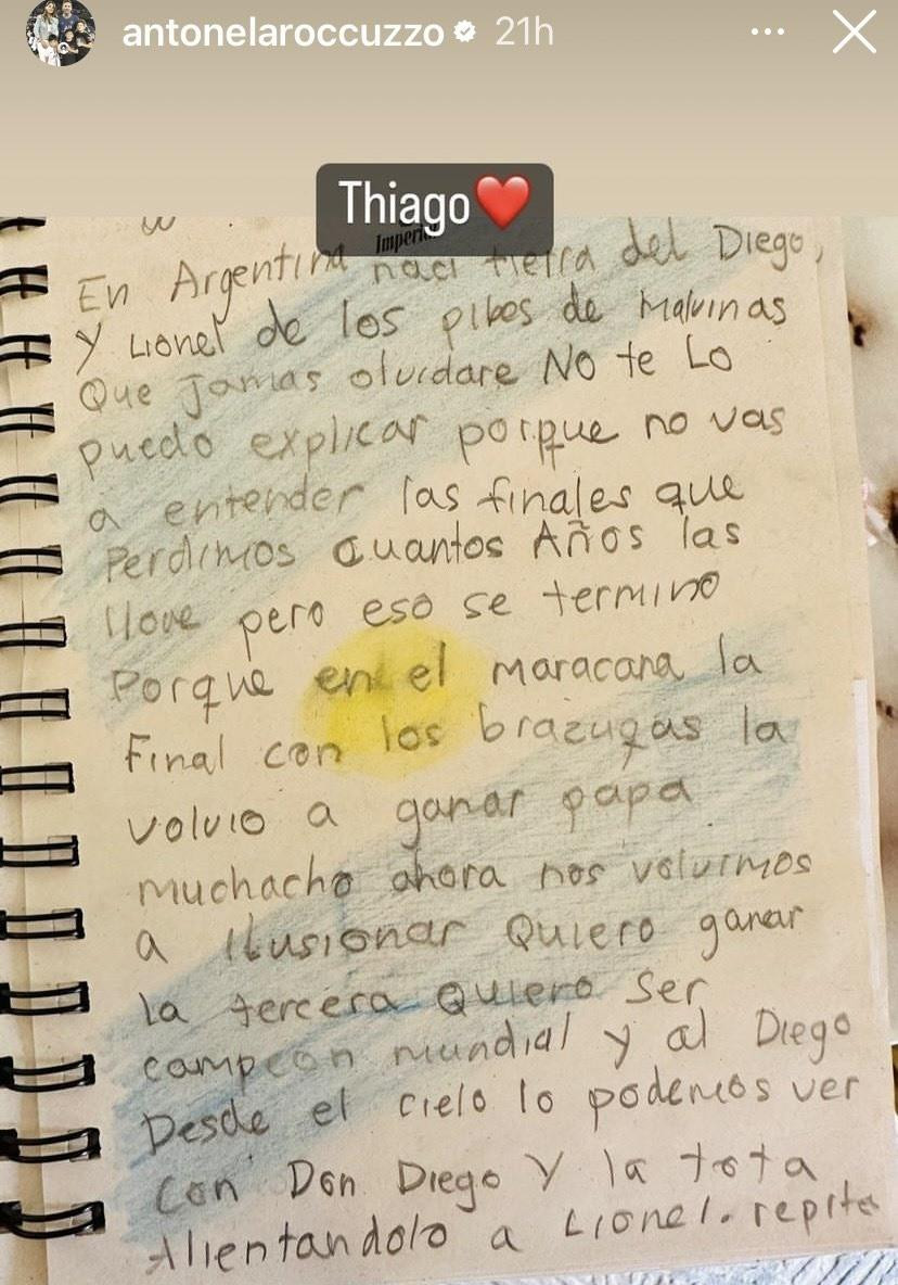 Lá thư tay của Thiago được vợ Messi đăng tải. Fan cũng "lụy tim" vì sự đáng yêu của Thiago.