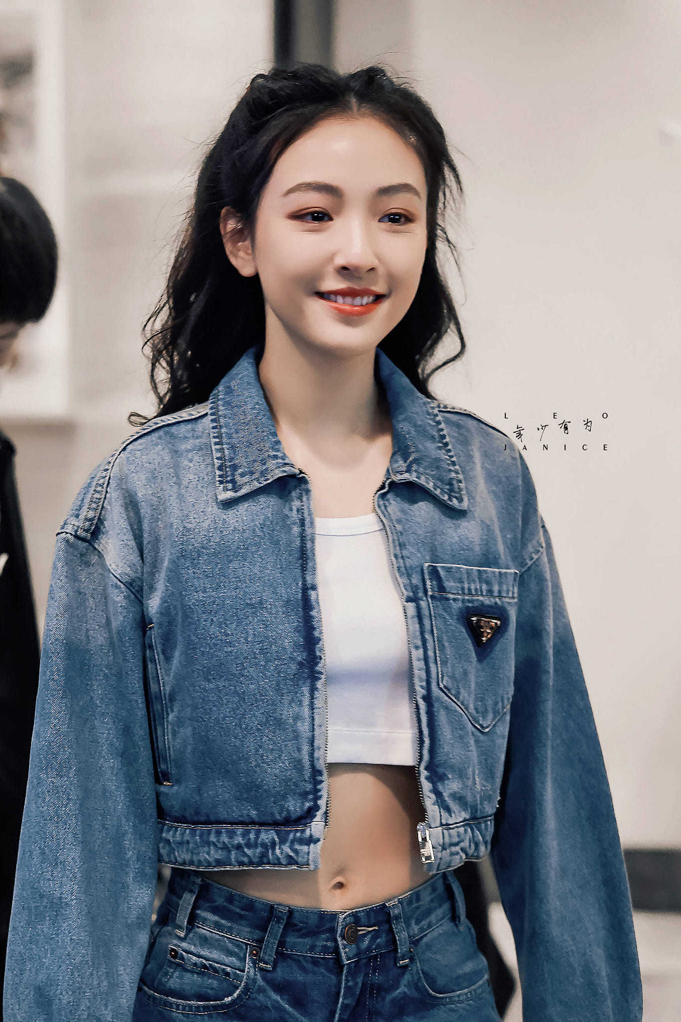 Được công ty ưu ái cùng nguồn tài nguyên hoạt động lớn, Ngô Thiến từng được mệnh danh là "tiểu công chúa" của Hoa Sách Ảnh Thị. Được công ty ưu ái cùng nguồn tài nguyên hoạt động lớn, Ngô Thiến từng được mệnh danh là "tiểu công chúa" của Hoa Sách Ảnh Thị.