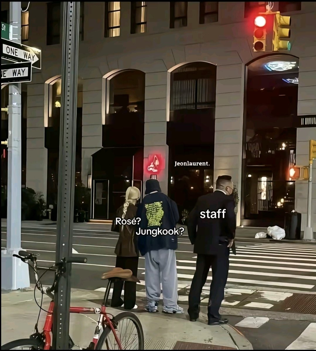 Bức ảnh làm rộ lên tin đồn Rosé và Jung Kook hẹn hò đang được lan truyền chóng mặt trên mạng xã hội. Bức ảnh làm rộ lên tin đồn Rosé và Jung Kook hẹn hò đang được lan truyền chóng mặt trên mạng xã hội.