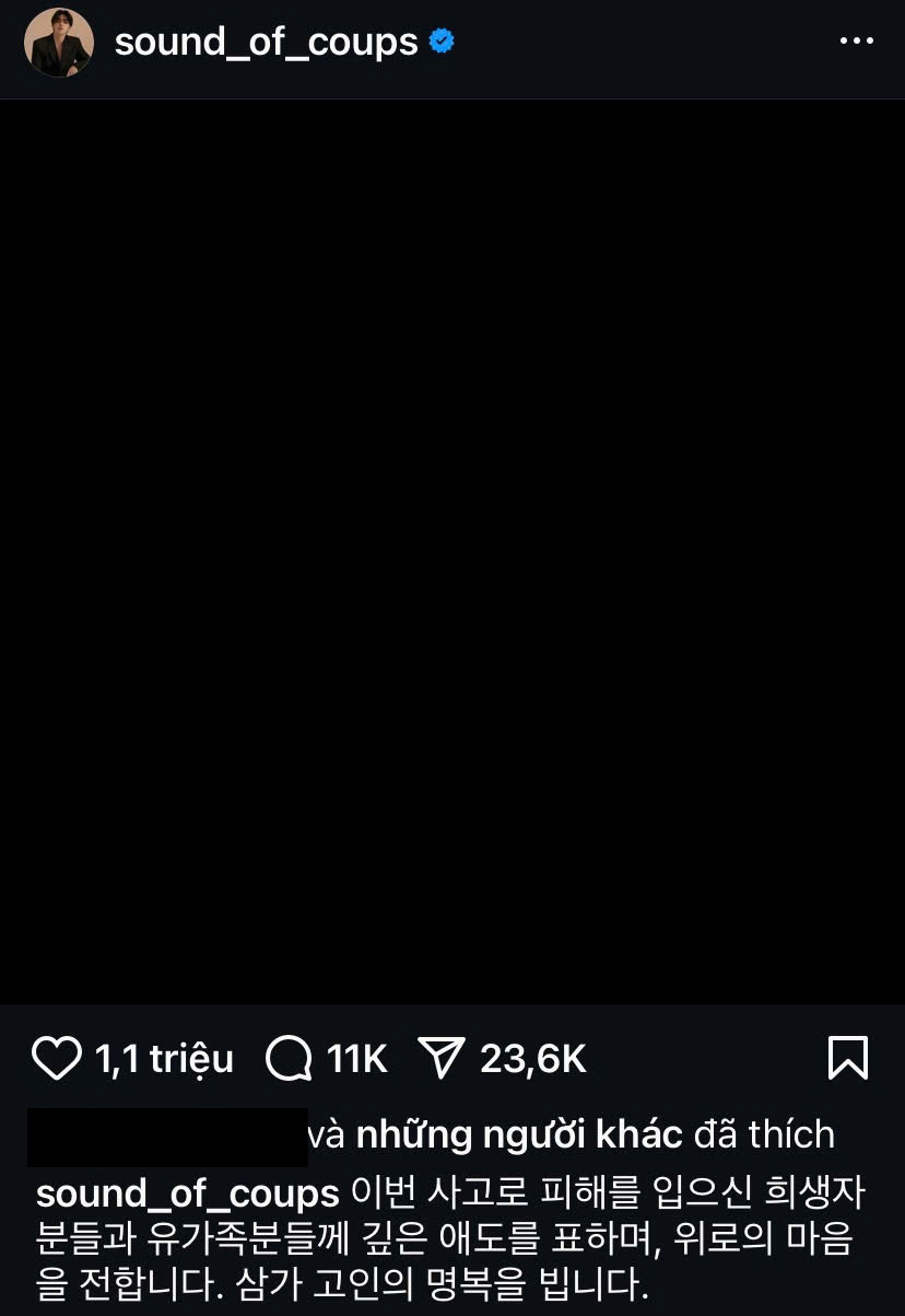 S.Coups (SEVENTEEN) đăng một bức ảnh đen kèm nội dung: &quot;Chúng mình gửi lời chia buồn sâu sắc nhất tới các nạn nhân và gia đình tang quyến trong vụ tai nạn. Nguyện cầu người đã khuất được yên nghỉ&quot;.