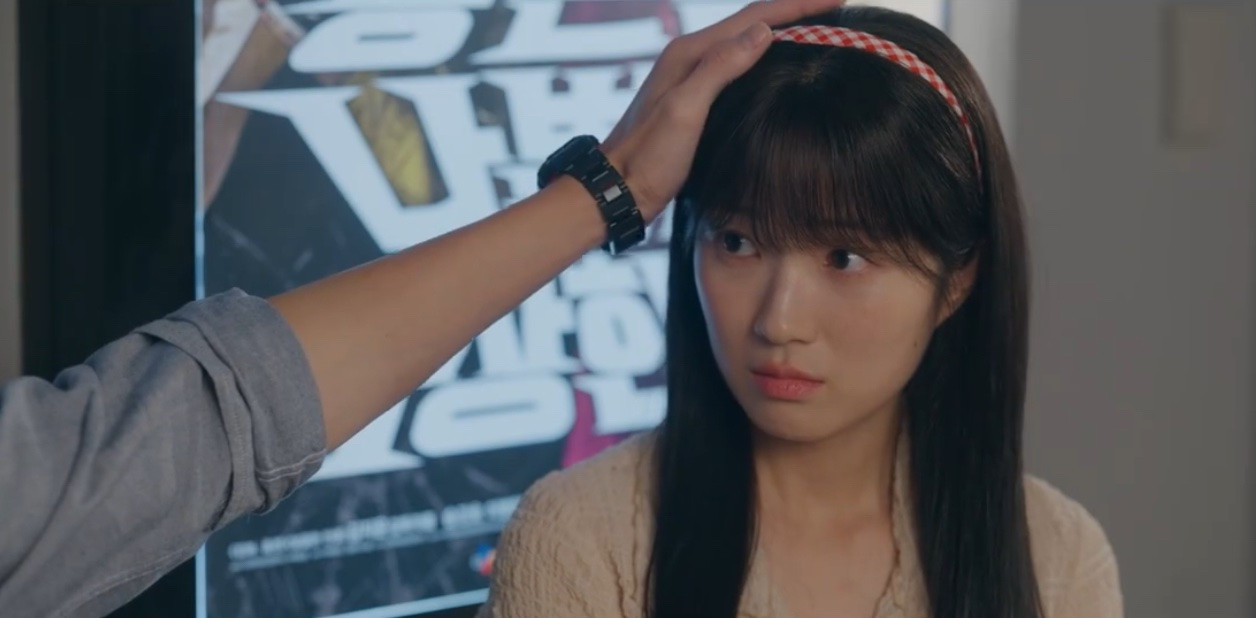 Tập 5 cũng là liên tục sự rung rinh nho nhỏ từ những cảnh Sun Jae xoa đầu Im Sol.