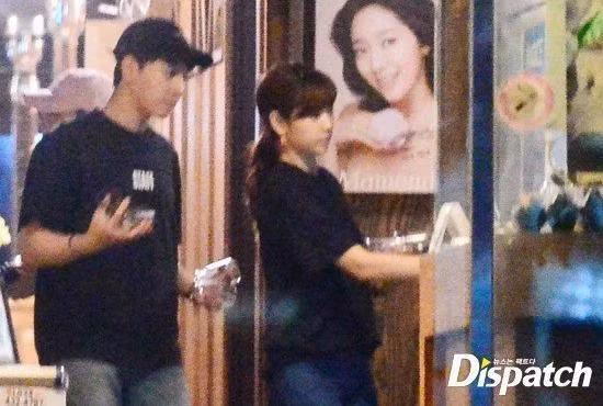 Park Shin Hye và Choi Tae Joon bị Dispatch khui tin hẹn hò vào tháng 3/2018.