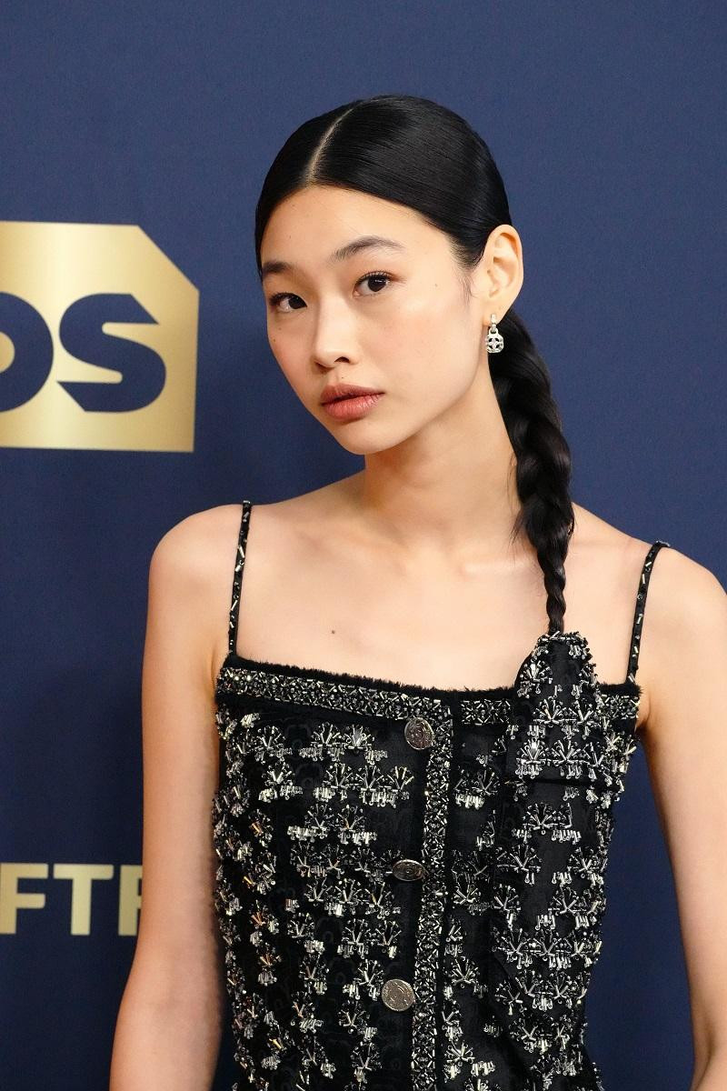 Ho Yeon còn tự hào khoe chiếc daenggi này khi trả lời phỏng vấn. Ho Yeon còn tự hào khoe chiếc daenggi này khi trả lời phỏng vấn.