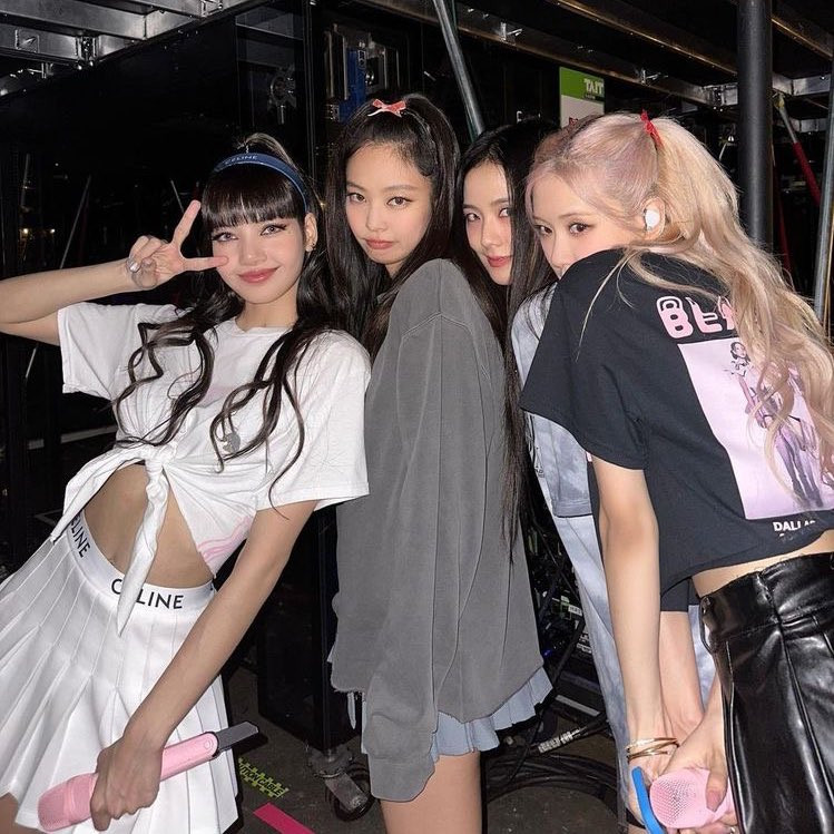 BLACKPINK đang hoạt động ở năm thứ 7 và liên tục ghi nhận những thành tích thăng hoa trong sự nghiệp âm nhạc lẫn hoạt động thời trang. BLACKPINK đang hoạt động ở năm thứ 7 và liên tục ghi nhận những thành tích thăng hoa trong sự nghiệp âm nhạc lẫn hoạt động thời trang.