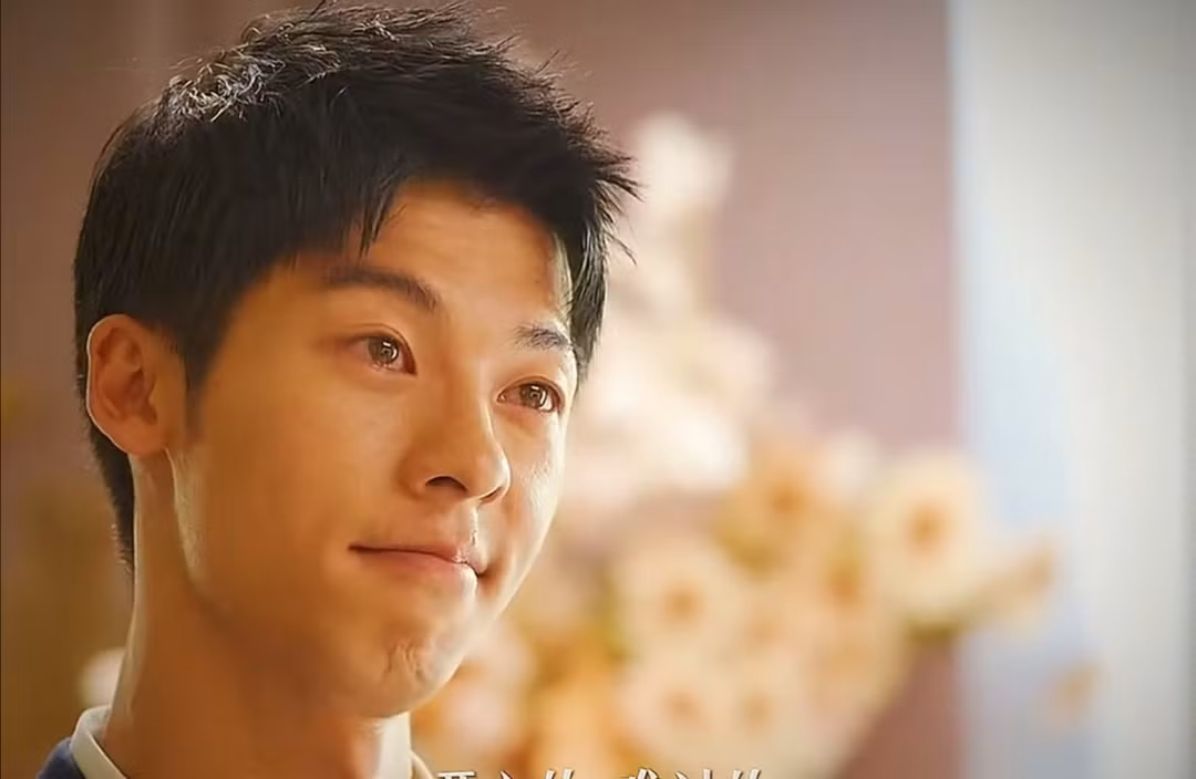 Hai bức ảnh được Cnet sử dụng nhiều nhất để "cosplay nỗi đau" của Châu Tiêu Tề mỗi khi "Vưu Vịnh Từ" Chương Nhược Nam có happy ending ở phim mới.