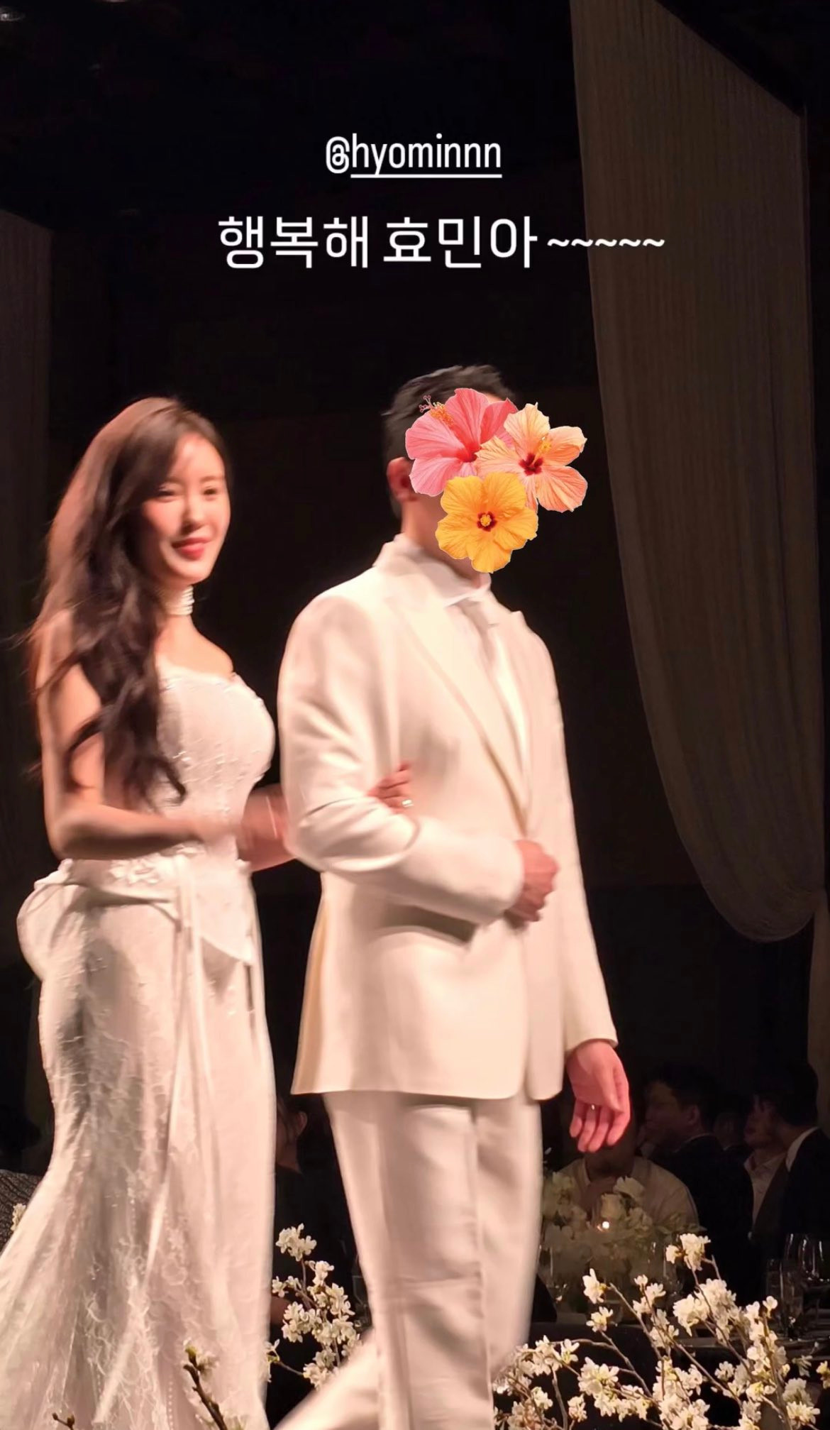 Chiếc váy cưới thứ 2 của Hyomin gọn gàng hơn. Chiếc váy cưới thứ 2 của Hyomin gọn gàng hơn.