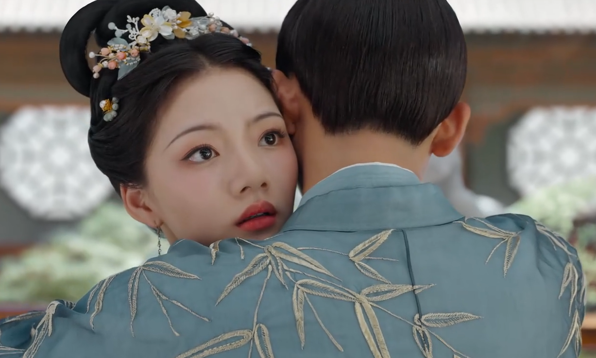 Chỉ có Thận Viễn biết chắc cảm xúc bản thân dành cho Nghi Ninh không đơn thuần là tình huynh muội. Nhưng chàng không có cách nào nói ra thân phận thật mà vẫn giúp Nghi Ninh an ổn tại La gia. Chỉ có Thận Viễn biết chắc cảm xúc bản thân dành cho Nghi Ninh không đơn thuần là tình huynh muội. Nhưng chàng không có cách nào nói ra thân phận thật mà vẫn giúp Nghi Ninh an ổn tại La gia.