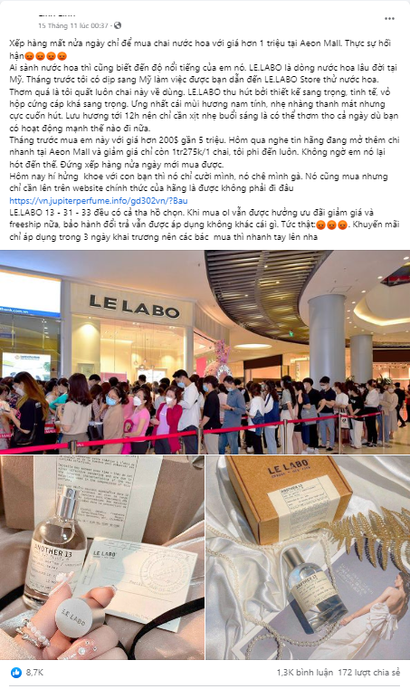 Người viết đăng bài còn đính kèm ảnh sản phẩm và dòng người xếp hàng dày đặc vào cửa hàng để đánh vào lòng tin của dân mạng.
