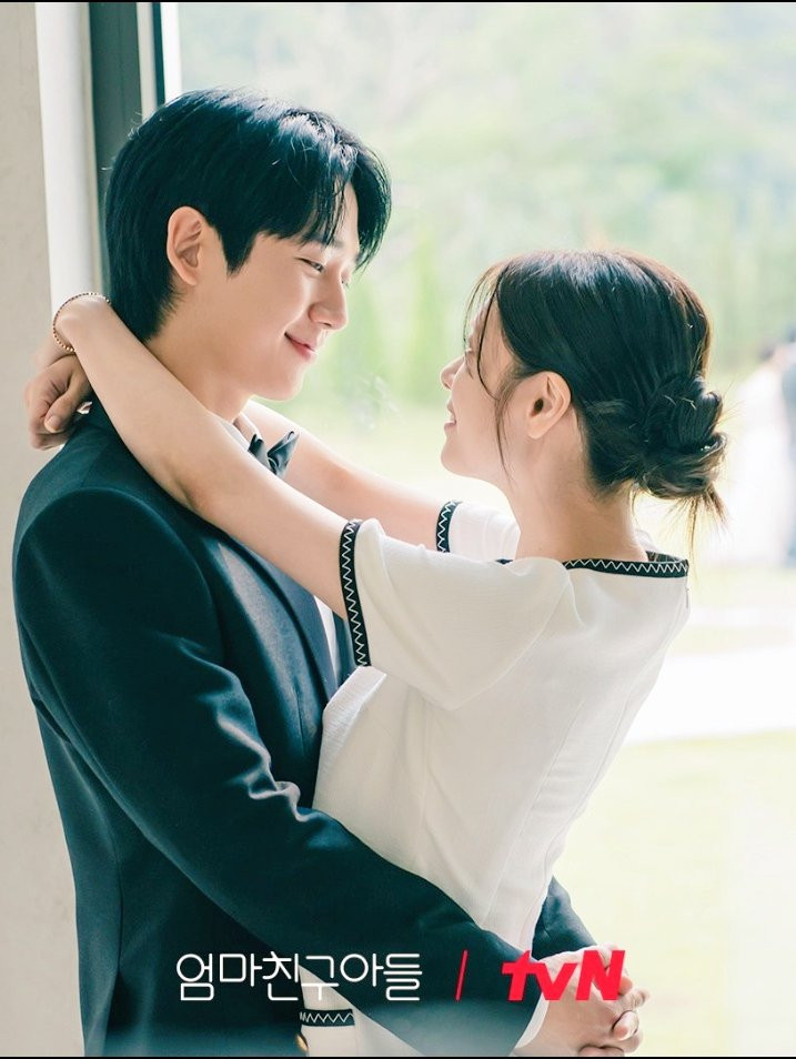 Love Next Door gây tranh cãi về chất lượng kịch bản, nhưng Jung Hae In và Jung So Min vẫn thành công thu về lượng fan lớn muốn "đẩy thuyền" ngoài đời nhờ "phản ứng hóa học" ở hậu trường còn dễ thương hơn trên phim. Love Next Door gây tranh cãi về chất lượng kịch bản, nhưng Jung Hae In và Jung So Min vẫn thành công thu về lượng fan lớn muốn "đẩy thuyền" ngoài đời nhờ "phản ứng hóa học" ở hậu trường còn dễ thương hơn trên phim.