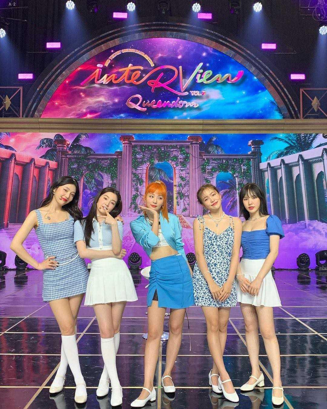 Red Velvet tái xuất với mini album thứ 6 mang tên Queendom sau 1 năm 8 tháng "ngủ đông". Red Velvet tái xuất với mini album thứ 6 mang tên Queendom sau 1 năm 8 tháng "ngủ đông".