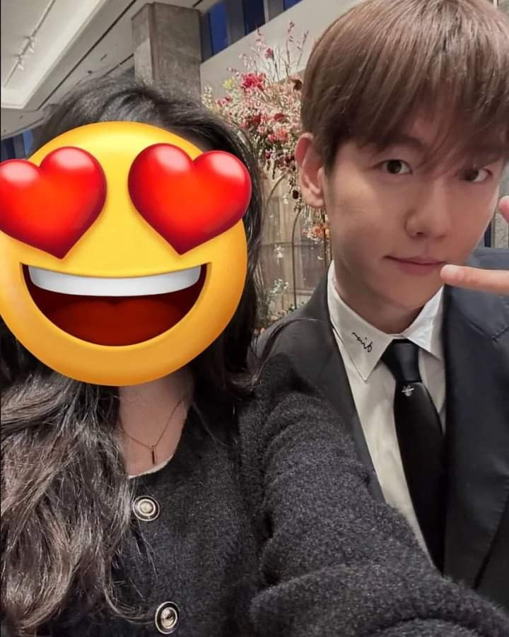 Baekhyun và Xiumin bảnh bao tại hôn lễ của giọng ca chính EXO được khách mời chia sẻ.