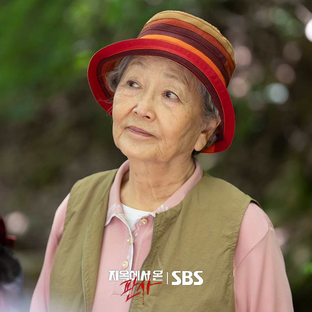 Thiên thần sống trong thân xác bà hàng xóm của Bit Na - Oh Mi Ja. Thiên thần sống trong thân xác bà hàng xóm của Bit Na - Oh Mi Ja.