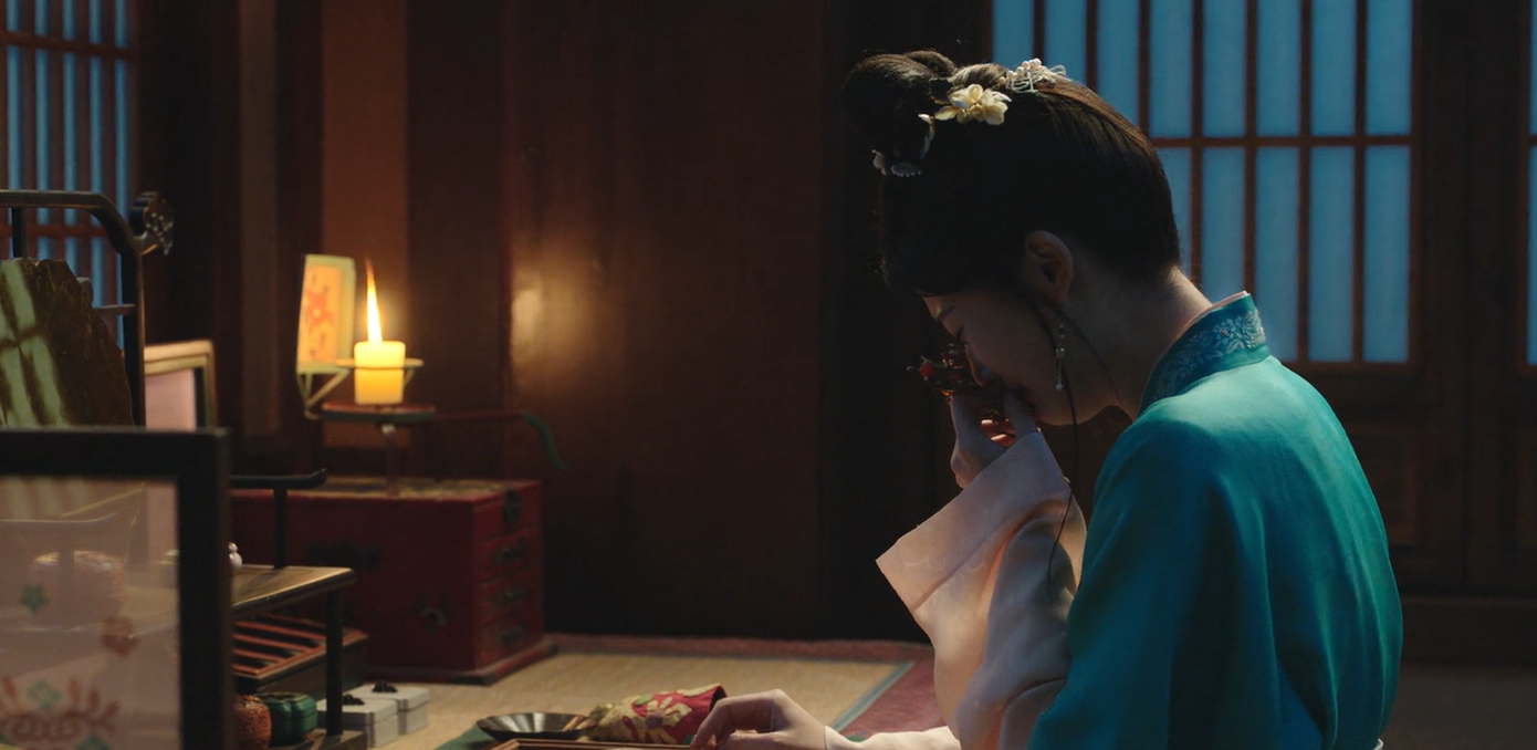 Diễn xuất của Lư Dục Hiểu ở phân cảnh này được Cnet khen hết lời vì tự nhiên, chân thật, giúp khán giả cảm nhận rõ sự ấm ức, tủi thân, nhưng vẫn phải kiềm nén, lặng lẽ của Khang Ninh. Diễn xuất của Lư Dục Hiểu ở phân cảnh này được Cnet khen hết lời vì tự nhiên, chân thật, giúp khán giả cảm nhận rõ sự ấm ức, tủi thân, nhưng vẫn phải kiềm nén, lặng lẽ của Khang Ninh.