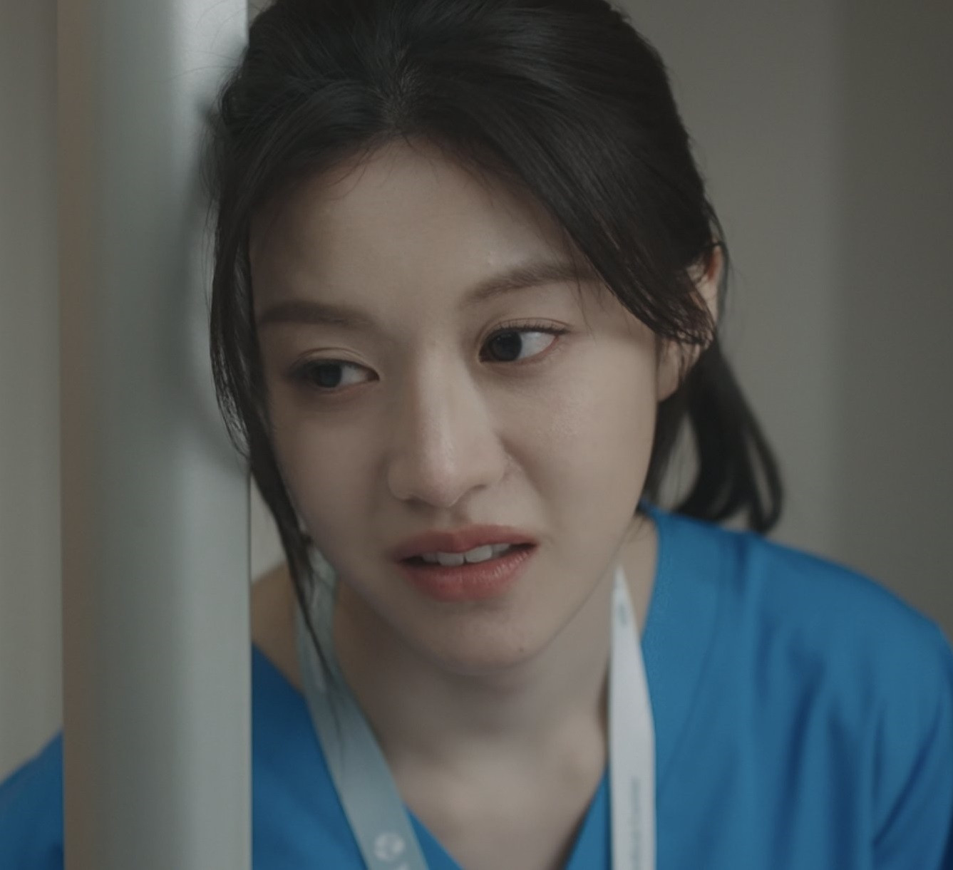 Go Youn Jung thể hiện tốt trạng thái "mợt mỏi", đuối sức lẫn nghiêm túc của Oh Yi Young. Go Youn Jung thể hiện tốt trạng thái "mợt mỏi", đuối sức lẫn nghiêm túc của Oh Yi Young.