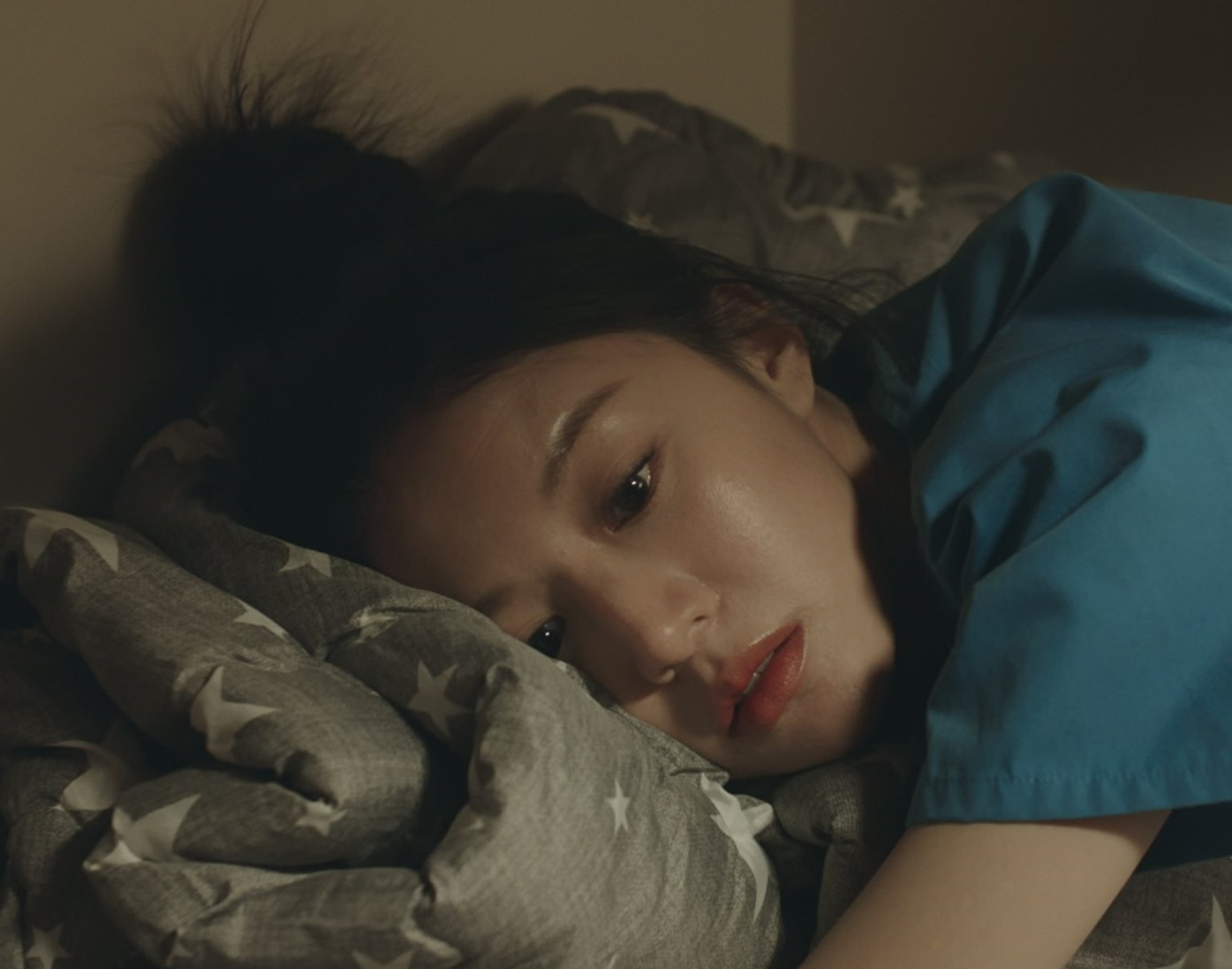 Go Youn Jung thể hiện tốt trạng thái "mợt mỏi", đuối sức lẫn nghiêm túc của Oh Yi Young. Go Youn Jung thể hiện tốt trạng thái "mợt mỏi", đuối sức lẫn nghiêm túc của Oh Yi Young.