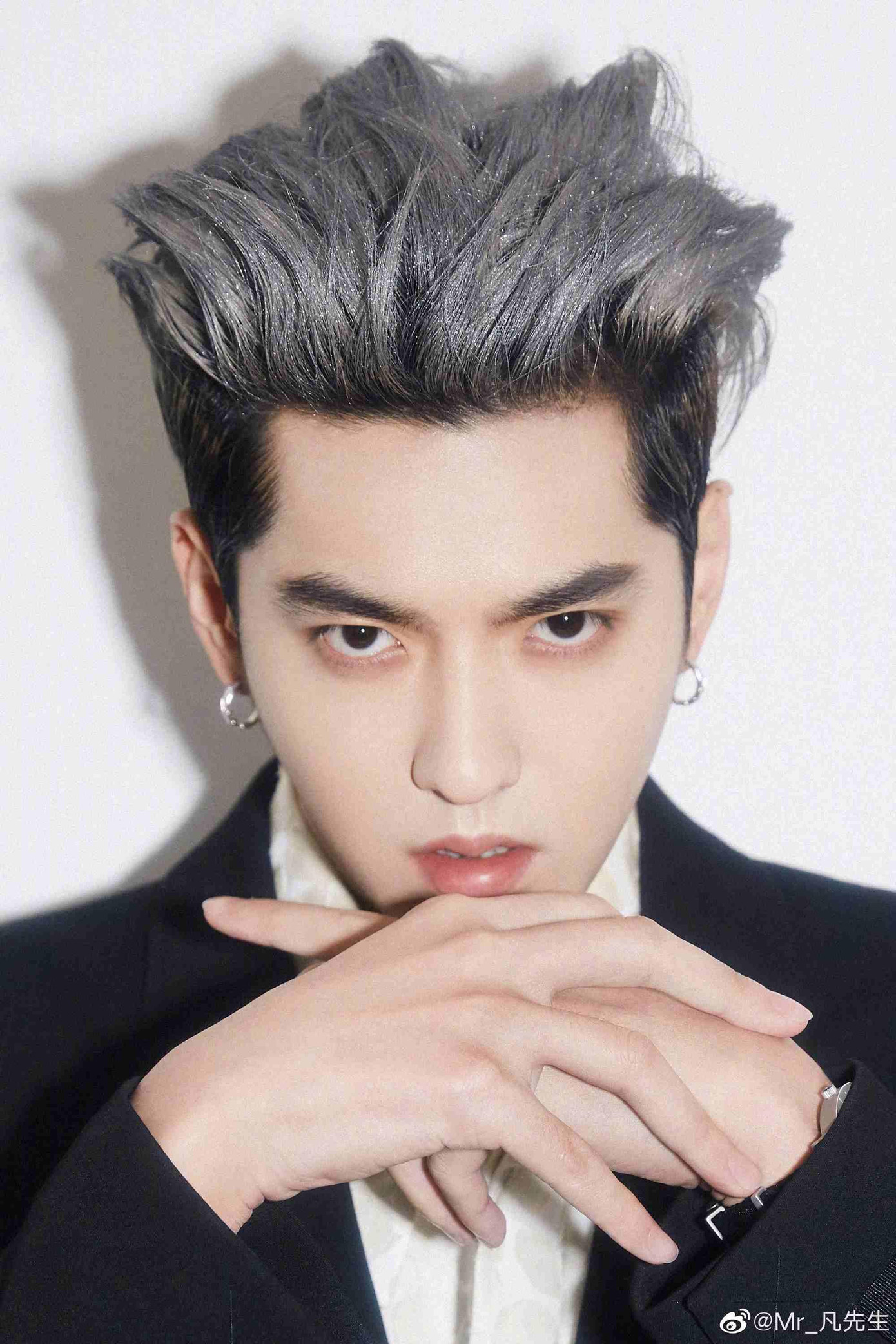 Ngô Diệc Phàm từng được tán dương là mỹ nam hào hoa, ga lăng của C-Biz. Ngô Diệc Phàm từng được tán dương là mỹ nam hào hoa, ga lăng của C-Biz.