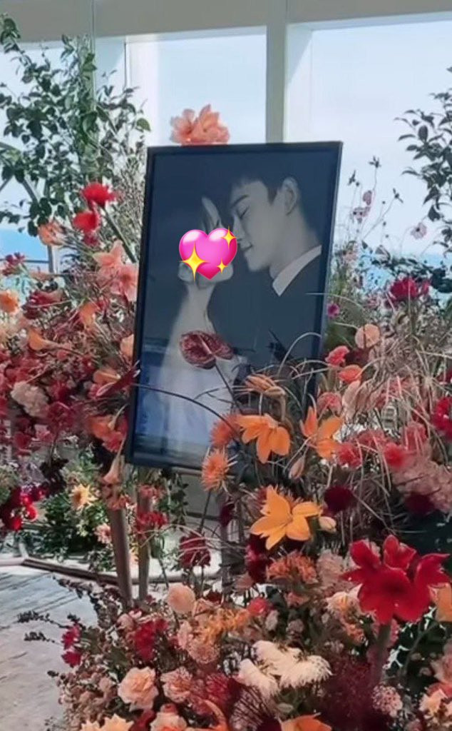 Một bức ảnh cưới được trưng bày tại hôn lễ.