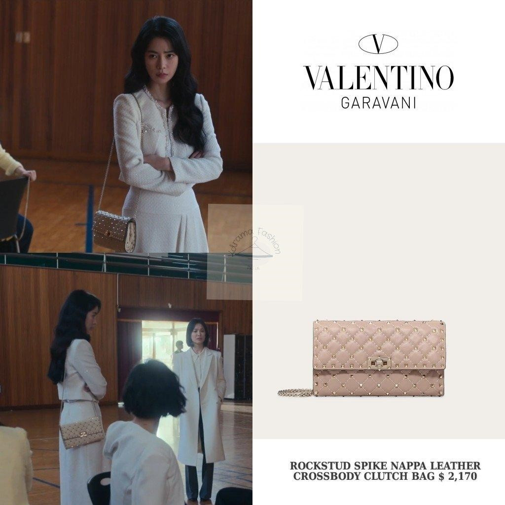 Chiếc túi Yeon Jin đeo trong buổi về thăm trường có giá gần 51 triệu đồng. - Ảnh: Kdrama Fashion