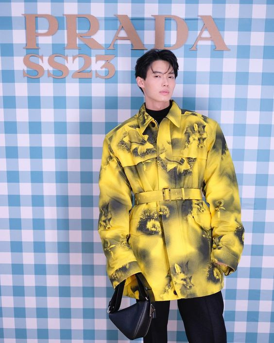 Win tham dự Milan Fashion Week với tư cách khách mời đặc biệt của Prada. Win tham dự Milan Fashion Week với tư cách khách mời đặc biệt của Prada.