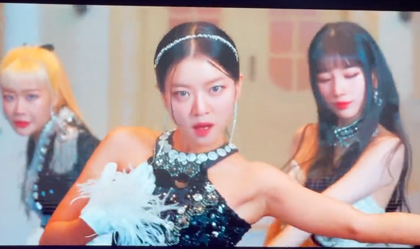 Go Ah Sung bắt đầu nghiệp diễn với tư cách diễn viên nhí, sở hữu gia tài phim ảnh đồ sộ và là gương mặt vàng được giới chuyên môn lẫn khán giả đánh giá cao. Go Ah Sung bắt đầu nghiệp diễn với tư cách diễn viên nhí, sở hữu gia tài phim ảnh đồ sộ và là gương mặt vàng được giới chuyên môn lẫn khán giả đánh giá cao.