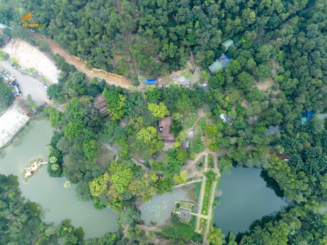 Toàn cảnh khu di tích Đền Sóc.