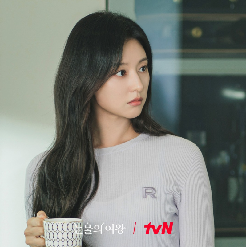 Phân đoạn anh chồng sợ vợ Hyun Woo yêu cầu vợ phải công bằng với tất cả đàn ông trên đời chứ không chỉ nạt riêng mình anh có lẽ là kiểu ghen chưa từng xuất hiện trong phim Hàn.