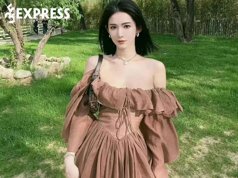 Trước đó, tài khoản chính của hot girl Blase cũng phủ nhận tài khoản đăng status: "Chuyện tới nước này, ăn cơm trước đã" ngay lúc tin đồn của Lý Dịch Phong nổ ra không phải của cô. Trước đó, tài khoản chính của hot girl Blase cũng phủ nhận tài khoản đăng status: "Chuyện tới nước này, ăn cơm trước đã" ngay lúc tin đồn của Lý Dịch Phong nổ ra không phải của cô.