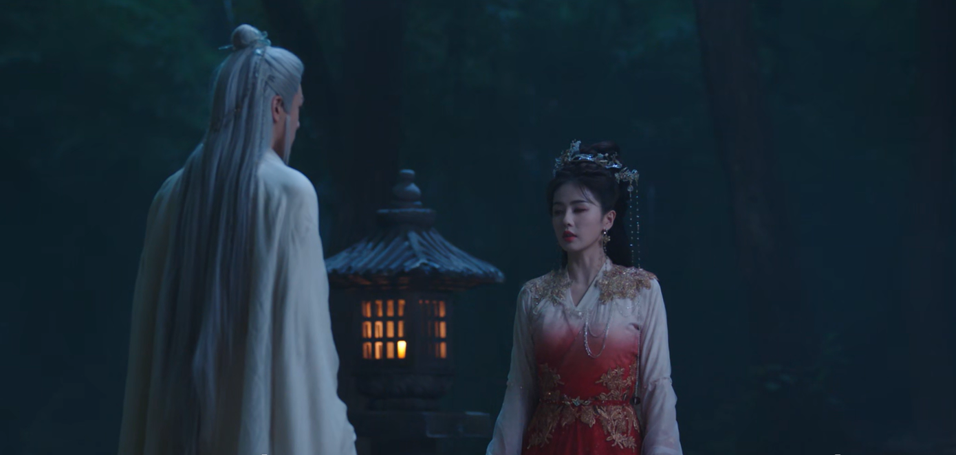 Bạch Cửu Tư tranh thủ lần "lập kèo" này thỉnh cầu cô mặc đồ đỏ đến "giết" mình. Tình tiết này khiến khán giả bật cười vì "độ cơ hội" của "Bạch 94" trong công cuộc cua lại thê tử.