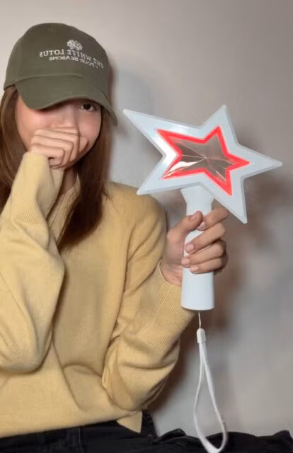 Mẫu lightstick của Lisa được đánh giá là bước đi hợp lý trong chiếc dịch branding cho đợt tái xuất này lẫn tương lai của cô.