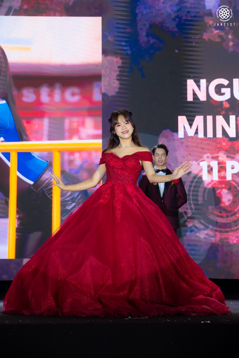 Cô bạn Nguyễn Lê Minh Ngọc (Lớp 11 Pháp 2) trở thành Đại sứ thân thiện.