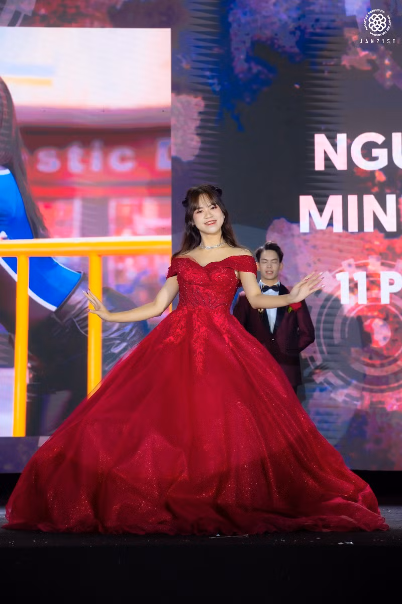 Cô bạn Nguyễn Lê Minh Ngọc (Lớp 11 Pháp 2) trở thành Đại sứ thân thiện.