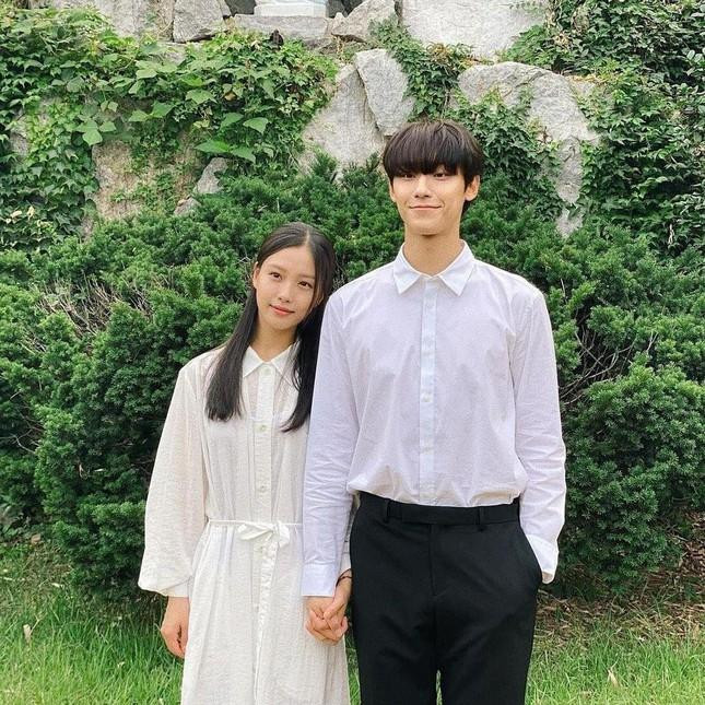 Bộ đôi Nam/ Nữ diễn viên phụ xuất sắc nhất đại diện Hàn Quốc tại Asian Academy Creative Awards 2021 - Lee Do Hyun và Go Min Si đã từng nên duyên khi sắm vai chính trong bộ phim Youth Of May. Bộ đôi Nam/ Nữ diễn viên phụ xuất sắc nhất đại diện Hàn Quốc tại Asian Academy Creative Awards 2021 - Lee Do Hyun và Go Min Si đã từng nên duyên khi sắm vai chính trong bộ phim Youth Of May.