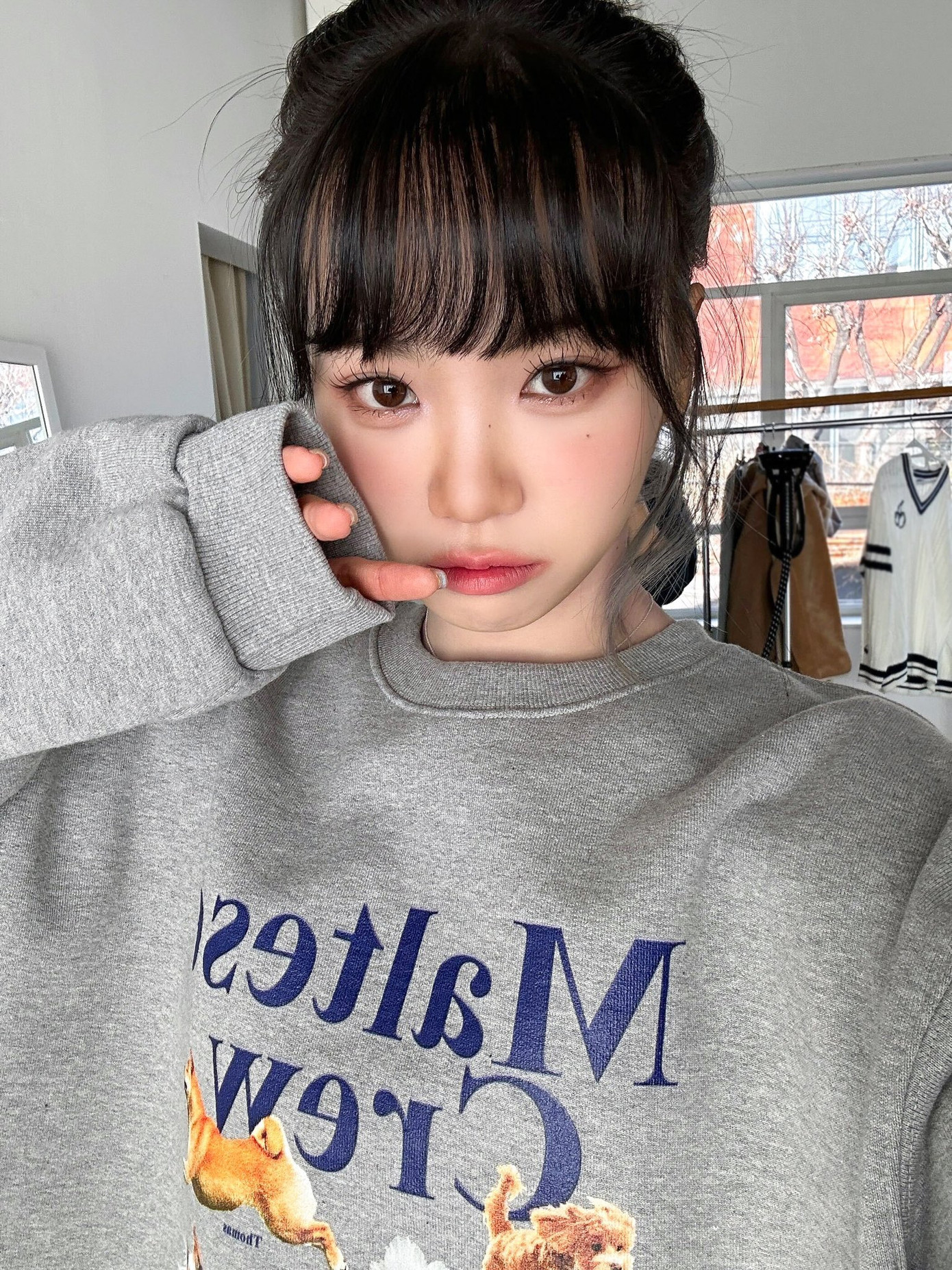 Cắt tóc ngắn, đổi concept và ra mắt cùng LE SSERAFIM được coi như cú chuyển ngoạn mục giúp Chaewon bật lên thấy rõ. Cắt tóc ngắn, đổi concept và ra mắt cùng LE SSERAFIM được coi như cú chuyển ngoạn mục giúp Chaewon bật lên thấy rõ.