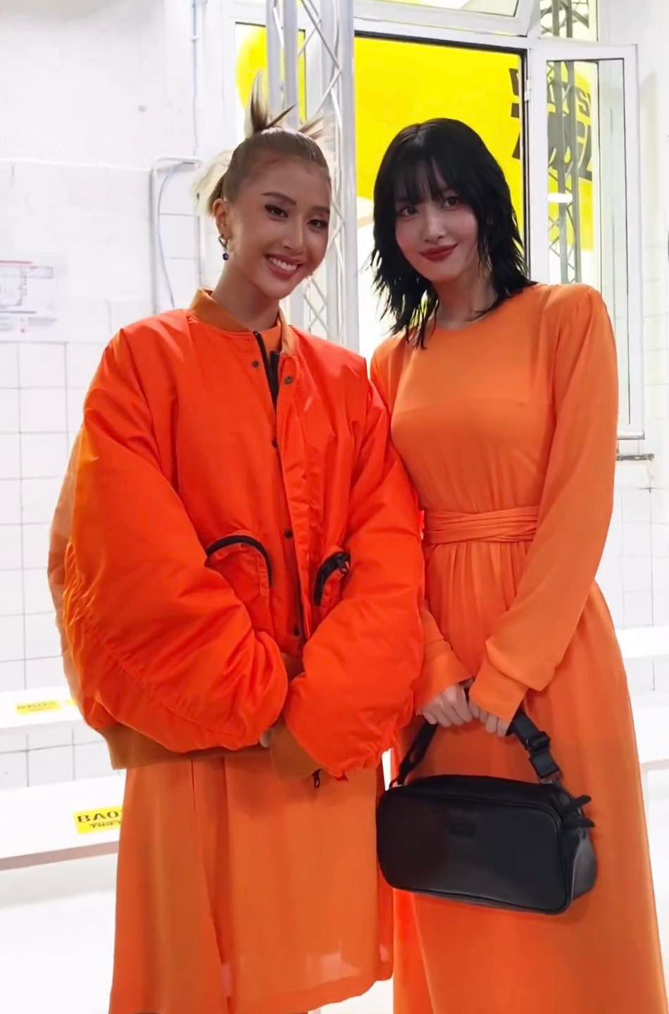 Khoảnh khắc Momo và Quỳnh Anh Shyn nhân đôi visual khiến cư dân mạng Việt "rần rần". Khoảnh khắc Momo và Quỳnh Anh Shyn nhân đôi visual khiến cư dân mạng Việt "rần rần".