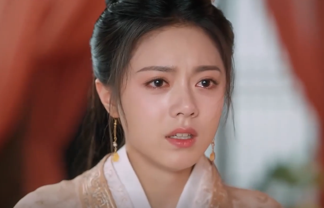 Lý Dung kiềm nén, giữ bình tĩnh suốt nhiều ngày sau khi nhận tin phò mã đã chết. Đến khi nghe tin chàng đã trở về, nàng mới vỡ òa hạnh phúc, rơi nước mắt. Lý Dung kiềm nén, giữ bình tĩnh suốt nhiều ngày sau khi nhận tin phò mã đã chết. Đến khi nghe tin chàng đã trở về, nàng mới vỡ òa hạnh phúc, rơi nước mắt.