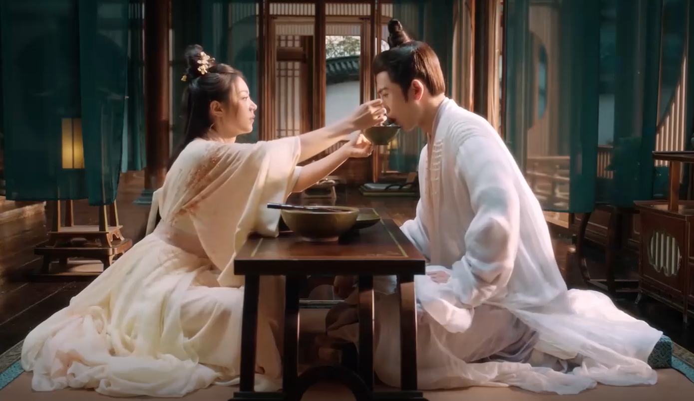 Phò mã chịu thiệt, bị thương ở tay nhưng lại có cơ hội được công chúa chăm sóc. Tình cảm của cả hai cũng dần khăng khít hơn. Phò mã chịu thiệt, bị thương ở tay nhưng lại có cơ hội được công chúa chăm sóc. Tình cảm của cả hai cũng dần khăng khít hơn.