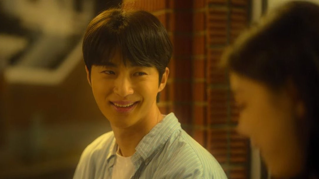 Byeon Woo Seok sinh năm 1991, vào vai chàng nam sinh 17 tuổi Woon Ho trong Cô Gái Thế Kỷ 20 vẫn cực mượt dù đã ngoài 30. Byeon Woo Seok sinh năm 1991, vào vai chàng nam sinh 17 tuổi Woon Ho trong Cô Gái Thế Kỷ 20 vẫn cực mượt dù đã ngoài 30.