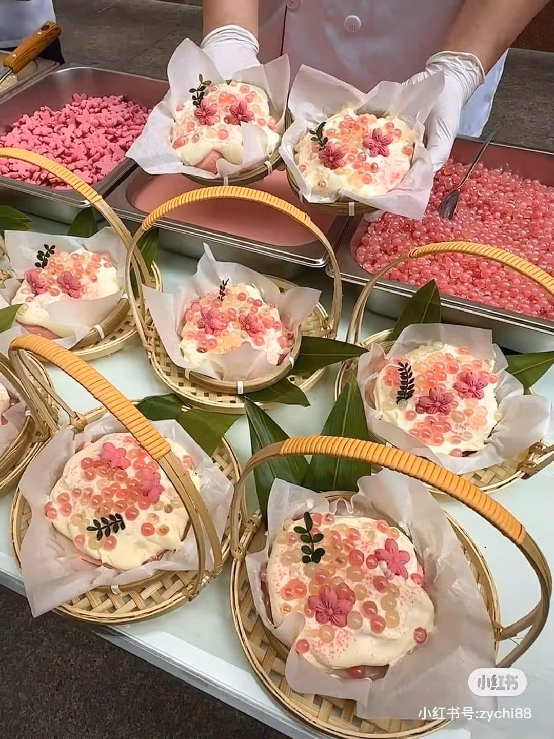 Đang vào mùa hoa anh đào, nên món tàu hũ này cũng trở nên rầm rộ với giới trẻ Trung Quốc và "cập bến" tại nhiều nơi ở Việt Nam.