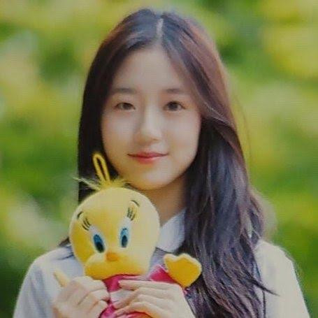 Gương mặt thanh tú của Haewon được netizen dự đoán sẽ là visual trong nhóm nữ mới. Gương mặt thanh tú của Haewon được netizen dự đoán sẽ là visual trong nhóm nữ mới.