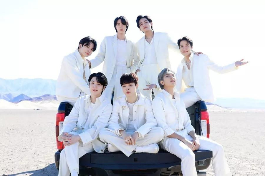 Nhà phê bình phản đối việc thực hiện nghĩa vụ quân sự đặc biệt đối với các thành viên BTS: "Sẽ có vấn đề trong tính công bằng, nhập ngũ sẽ mang lại nhiều ảnh hưởng tốt tới các thành viên". Nhà phê bình phản đối việc thực hiện nghĩa vụ quân sự đặc biệt đối với các thành viên BTS: "Sẽ có vấn đề trong tính công bằng, nhập ngũ sẽ mang lại nhiều ảnh hưởng tốt tới các thành viên".