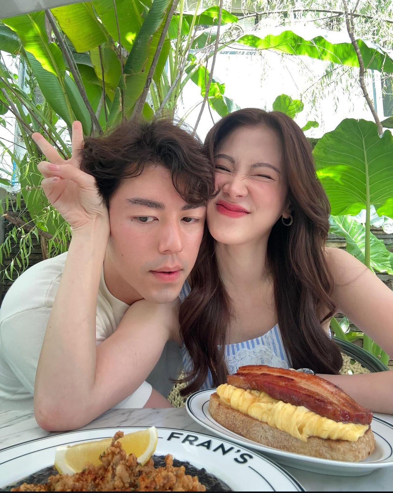 Dù đã chia tay, Baifern và Nine vẫn giữ những hình ảnh chụp cùng nhau trên trang cá nhân, cũng dành những lời tốt đẹp cho đối phương trước truyền thông. Những điều này khiến fan trông mong cặp đôi có thể quay lại.