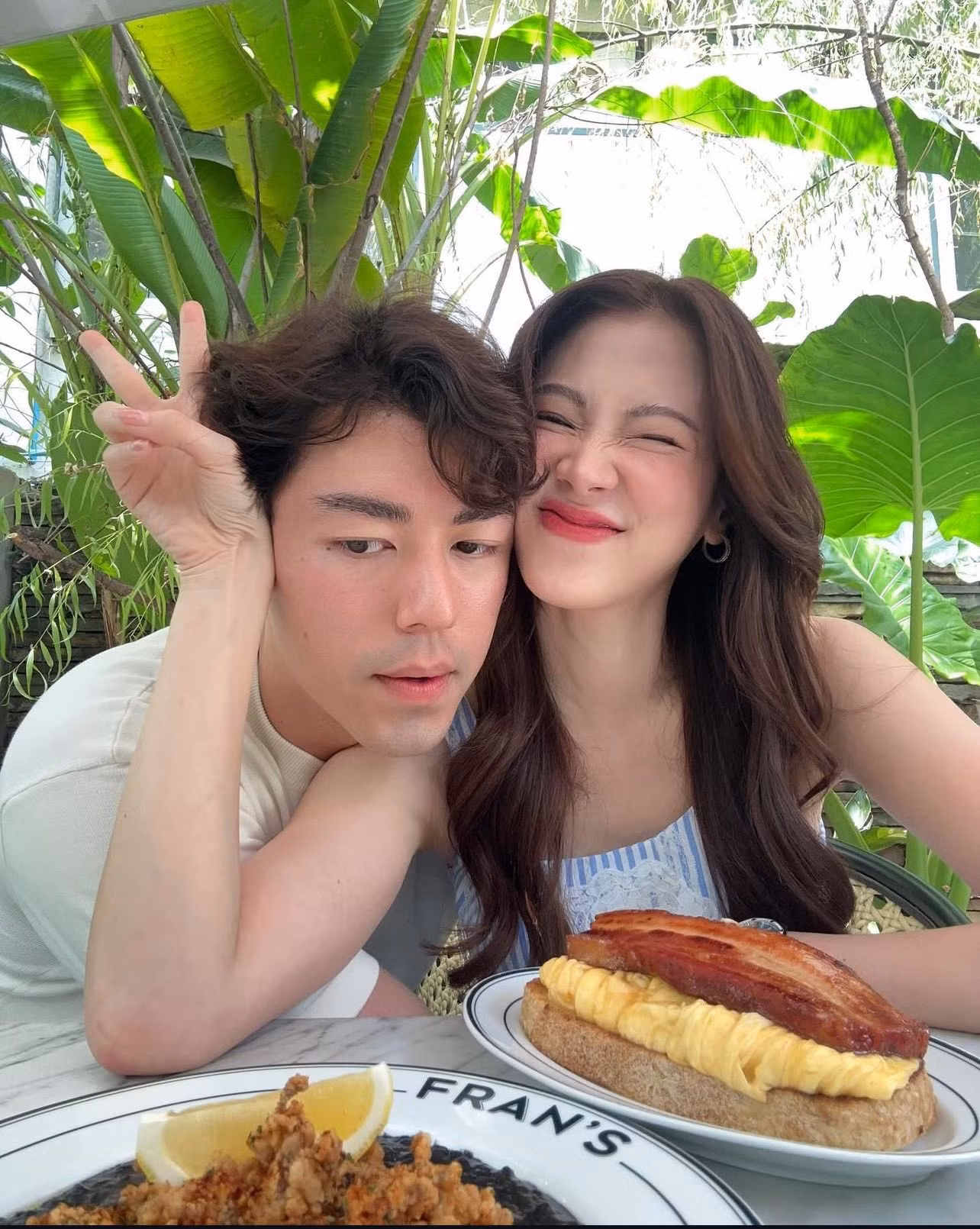 Baifern và Nine thường xuyên chia sẻ những hình ảnh ngọt ngào tới đáng yêu, nhí nhố về nhau trên trang cá nhân. Baifern và Nine thường xuyên chia sẻ những hình ảnh ngọt ngào tới đáng yêu, nhí nhố về nhau trên trang cá nhân.