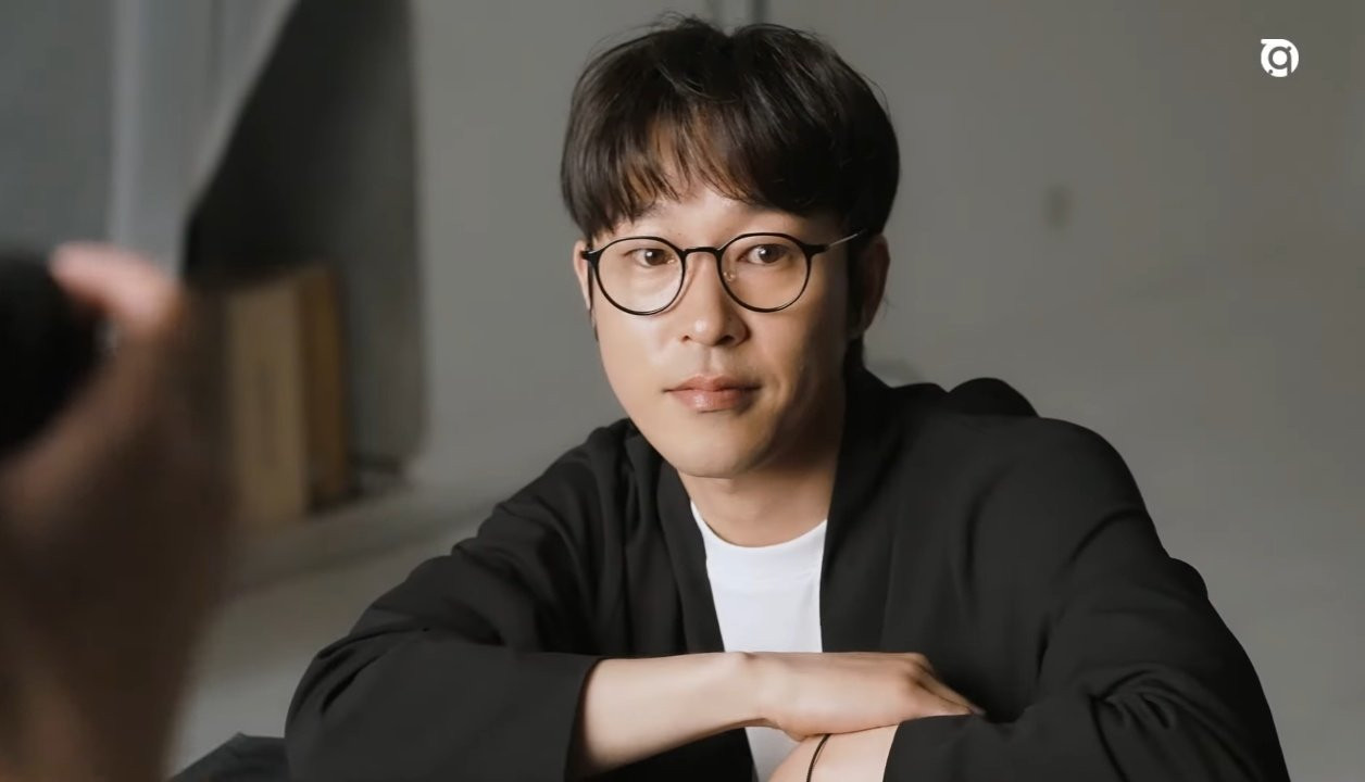 Còn đây là Kim Joong Hee khi "hạ mái", nhìn hiền lành và trẻ trung hơn hẳn.