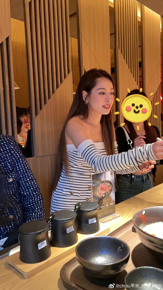 Chi Pu nhí nhảnh trong ống kính của fan.