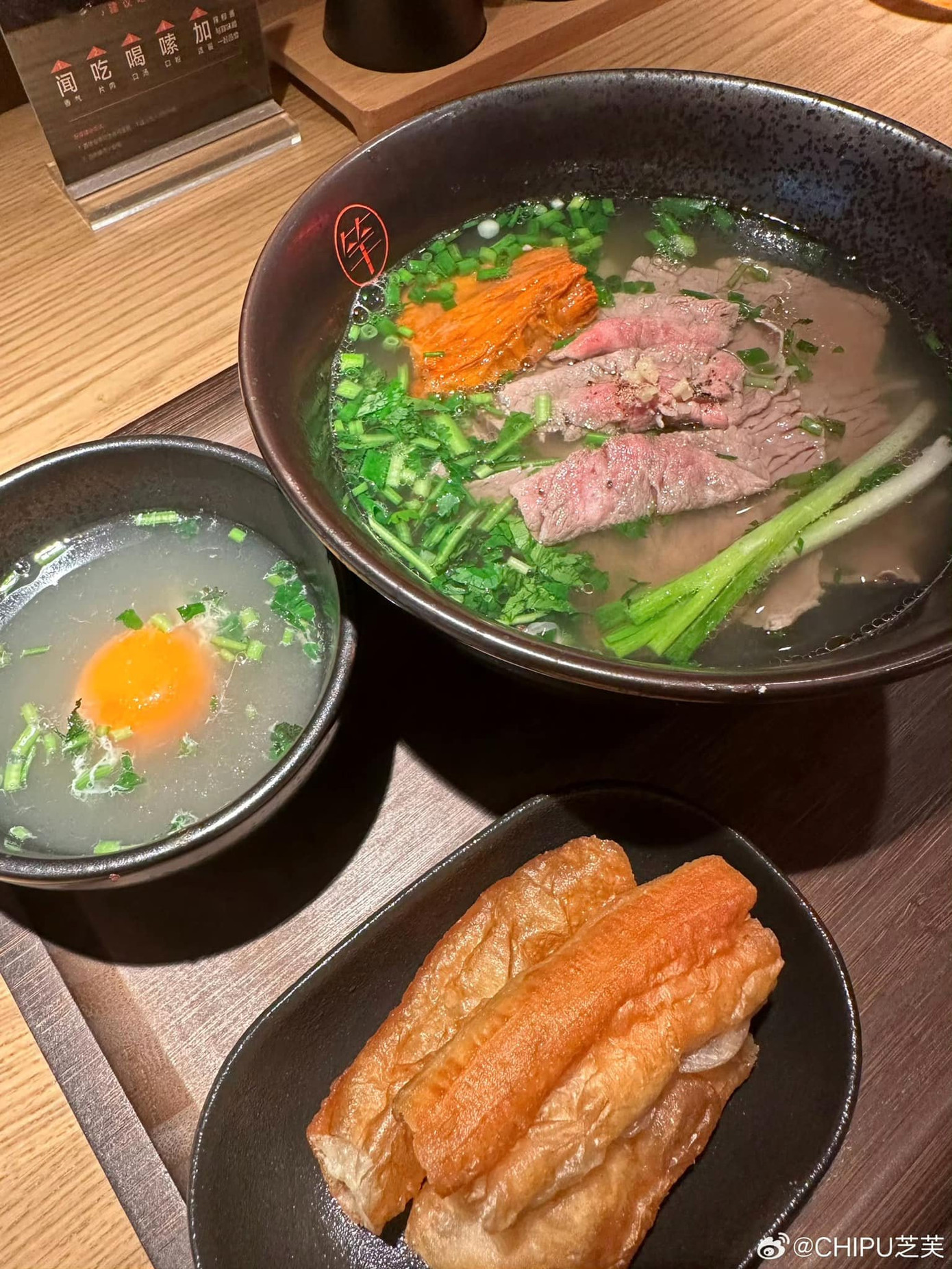 Cận cảnh set phở &quot;best-seller&quot; tại La Ganh.