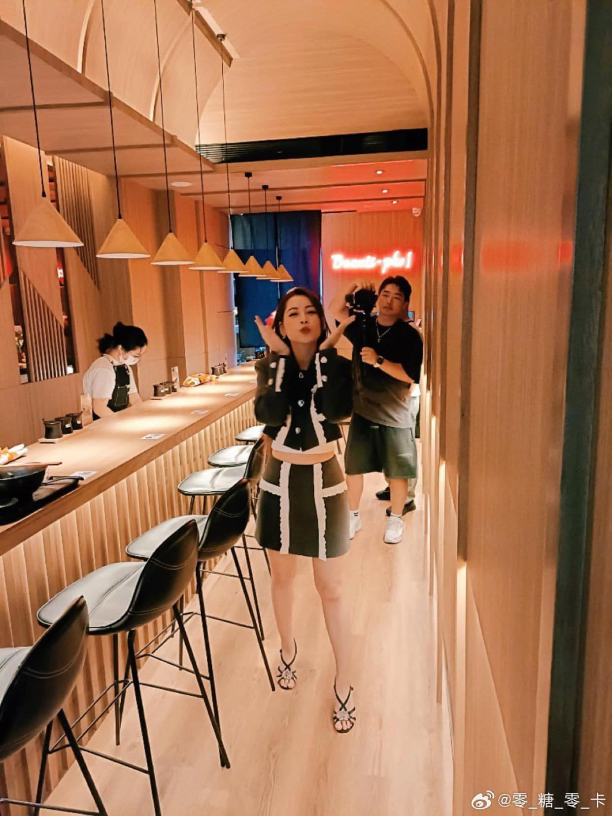 Chi Pu nhí nhảnh trong ống kính của fan.