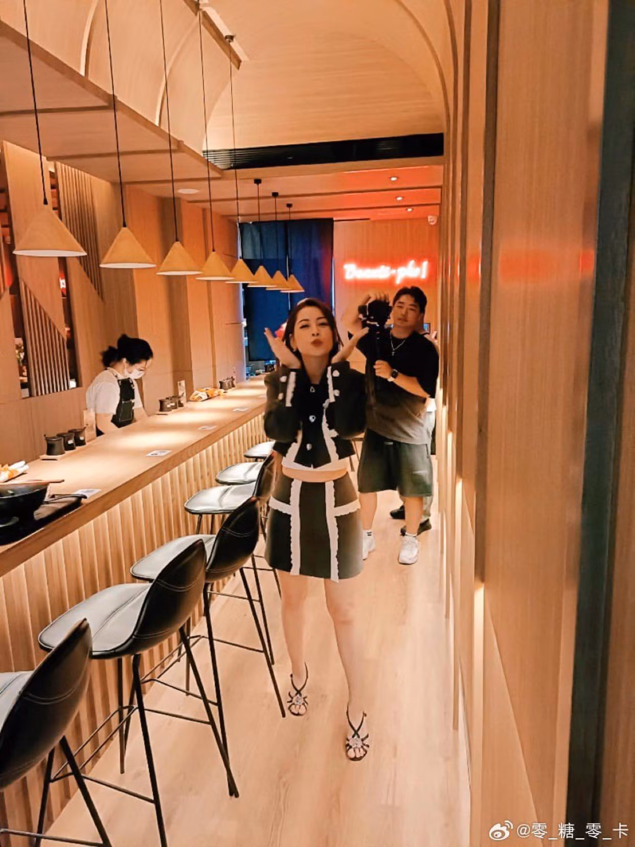 Chi Pu nhí nhảnh trong ống kính của fan.
